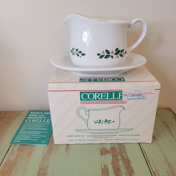 New in Box Vintage Corelle Winter Holly Ceramic Gravy Boat with Underplate - Picture 2 of 16